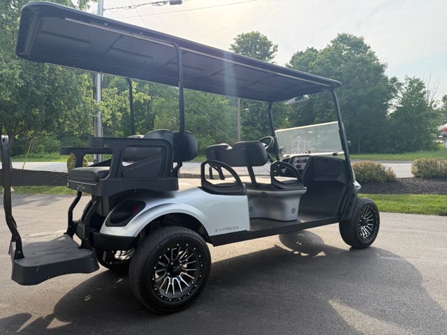 2026 EZGO EXPRESS photo 4